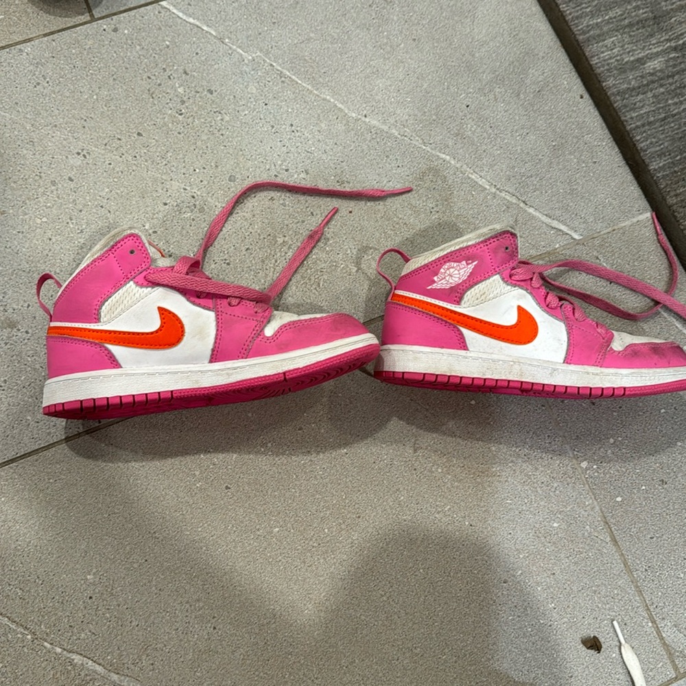 Nike air Jordan mid high tops